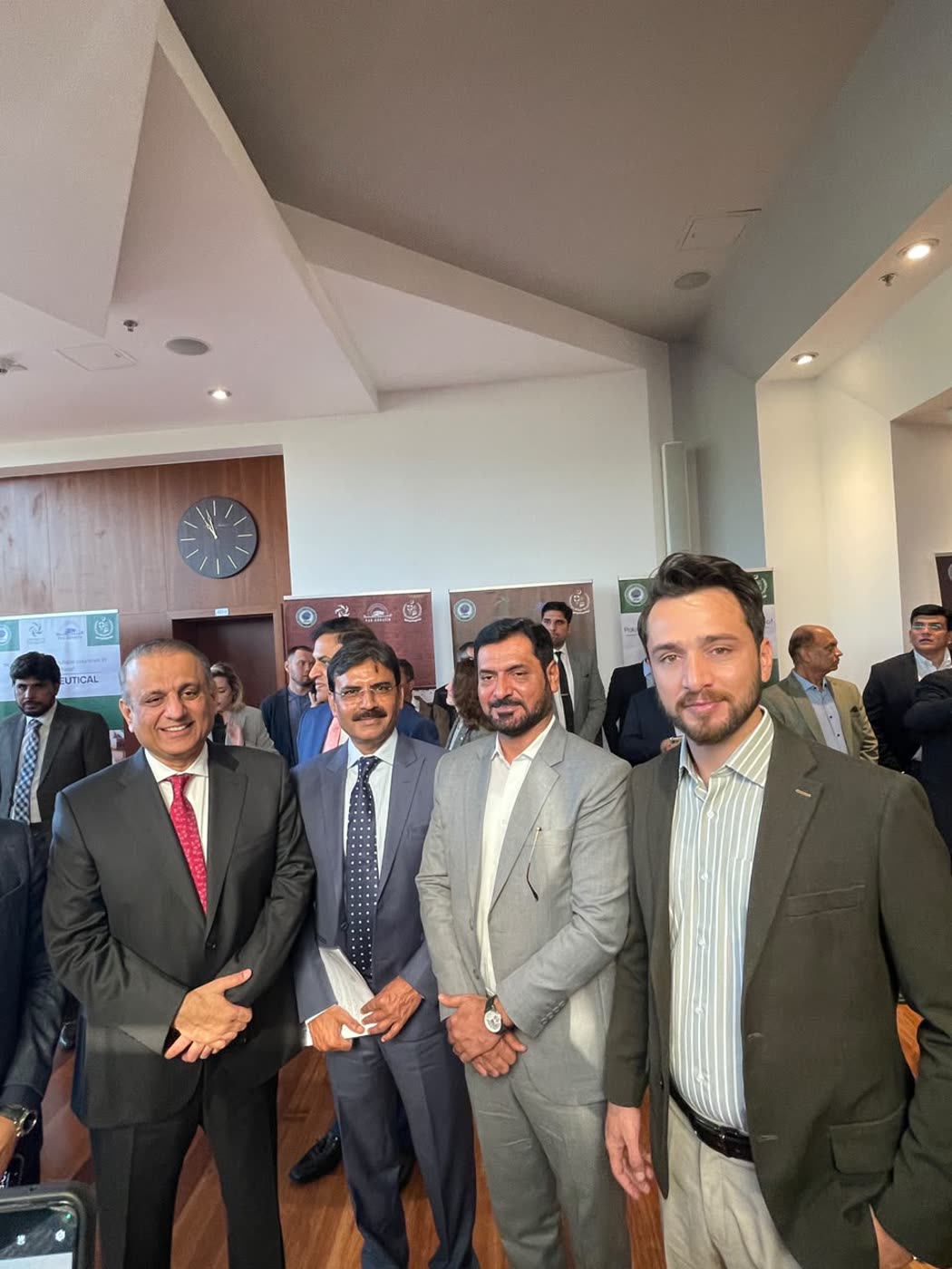 Arif Hussain receiving Mr. Abdul Aleem Khan, Chairman of the Board of Investment and Minister for Privatisation, at the Pak-Russia Trade & Investment Forum in Moscow