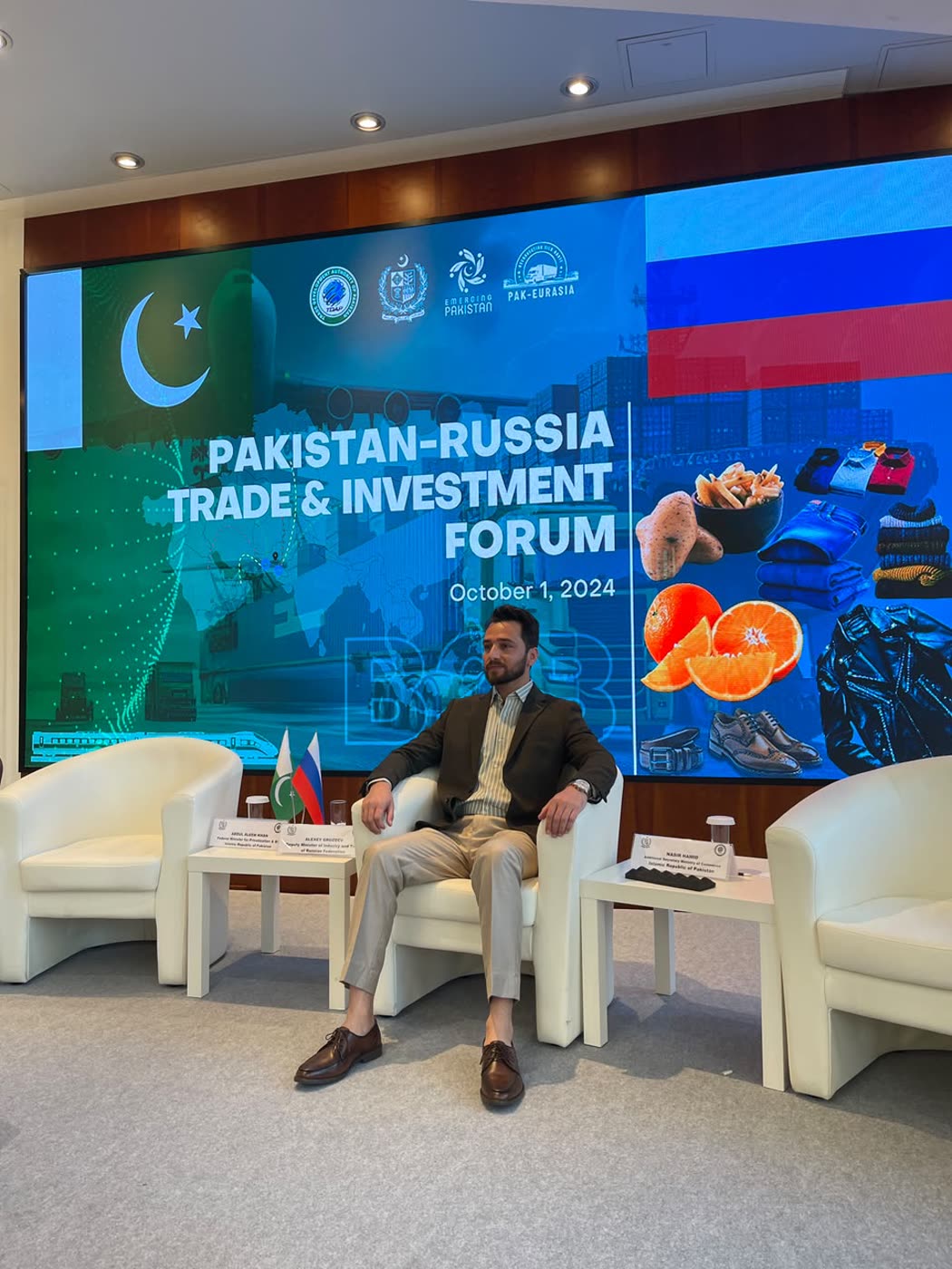 Arif Hussain on stage at the Pakistan–Russia Trade & Investment Forum